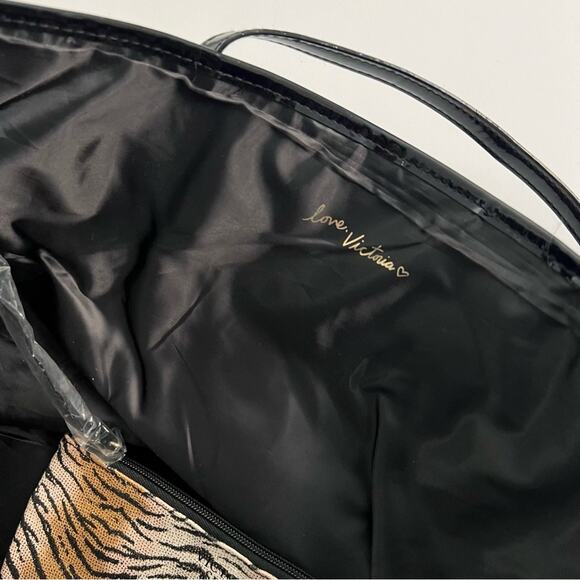 Victoria’s Secret Tote Bag with Wristlet 2018 Black Shimmer and Tiger Print - Picture 8 of 12